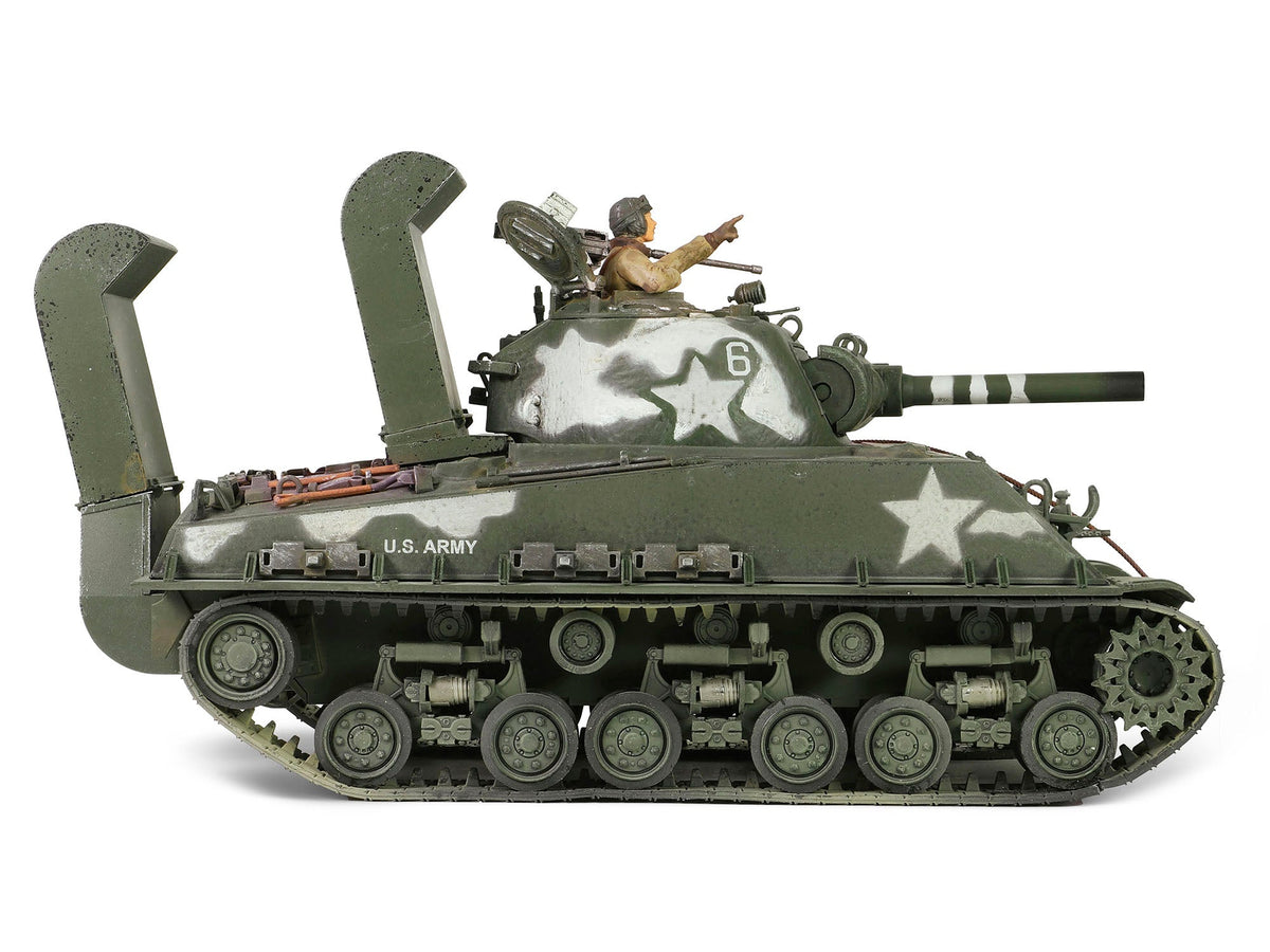 Sherman M4 (105) Howitzer Medium Tank "US Army 711th Tank Battalion Okinawa" (1945) "Engine Plus" Series 1/32 Diecast Model by Metal Proud-Metal Proud-ModelCars.com