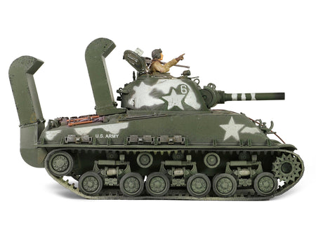 Sherman M4 (105) Howitzer Medium Tank "US Army 711th Tank Battalion Okinawa" (1945) "Engine Plus" Series 1/32 Diecast Model by Metal Proud-Metal Proud-ModelCars.com