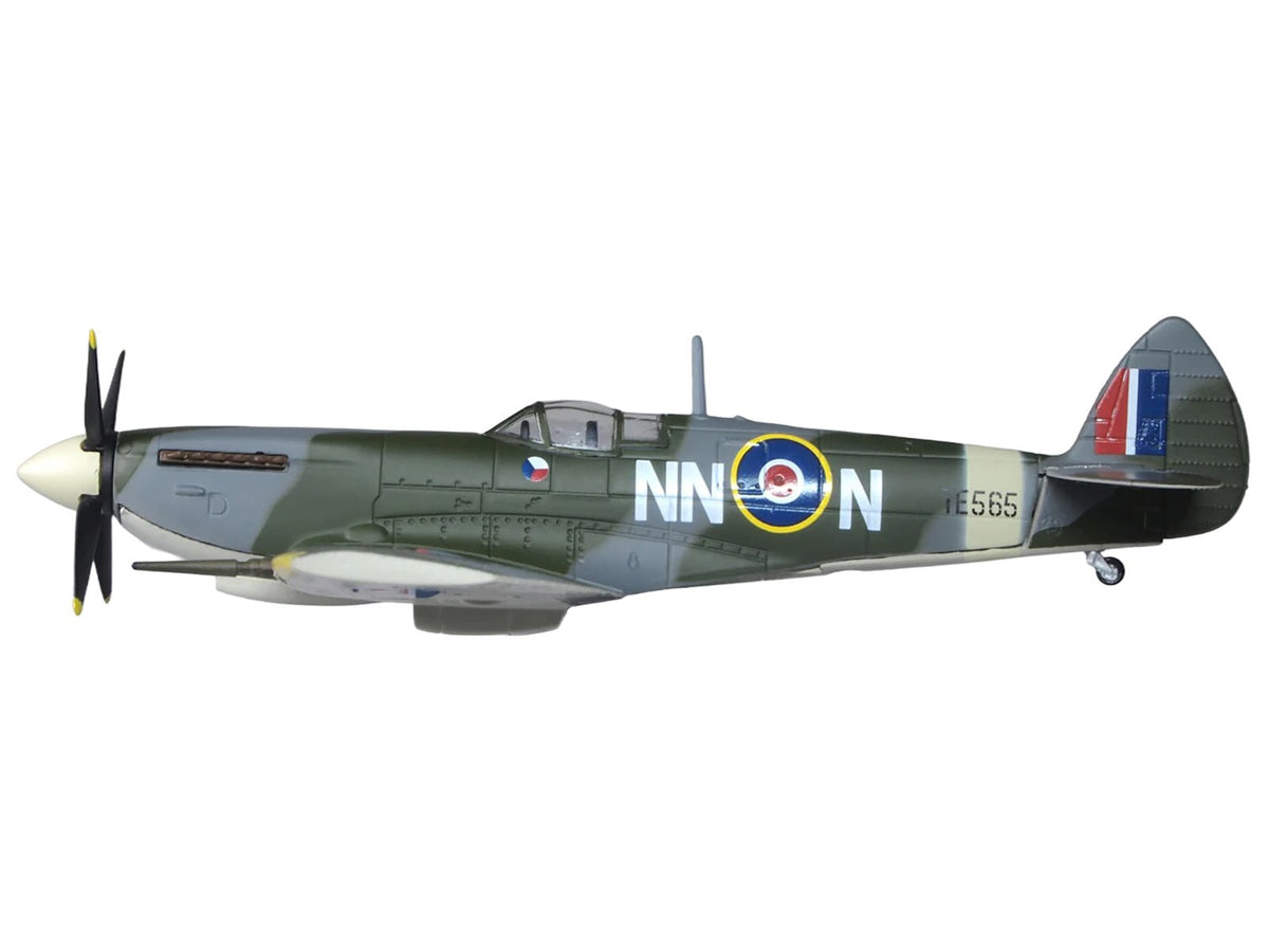 Supermarine Spitfire LF MK IXe Fighter Aircraft "TE565 10th (Czech) Fighter Squadron RAF Manston" Royal Air Force 1/72 Diecast Model Airplane by Oxford Diecast-Oxford Diecast-ModelCars.com