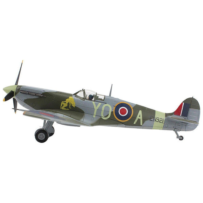 Supermarine Spitfire Mk Vb Fighter Aircraft "EN921 Flying Officer Jack Sheppard No. 401 Squadron" (1943) Royal Canadian Air Force "Air Power Series" 1/48 Diecast Model by Hobby Master-Hobby Master-ModelCars.com