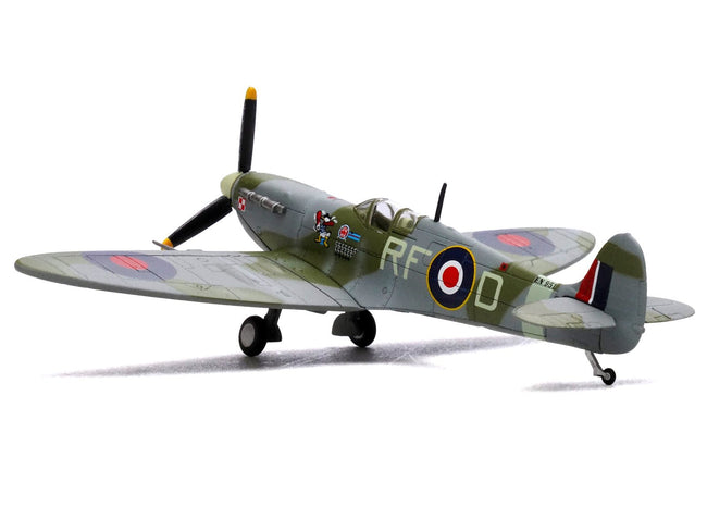 Supermarine Spitfire Mk Vb Fighter Aircraft "EN951 Ace Jan Zumbach No. 303 Polish Kosciuszko Squadron" (1943) Royal Air Force 1/72 Diecast Model by Legion-Legion-ModelCars.com