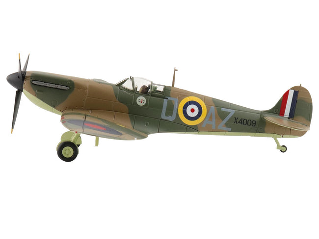 Supermarine Spitfire Mk.1a Fighter Aircraft "X4009 Flight Lieutenant P.C. Hughes" (1940) British Royal Air Force "Air Power Series" 1/48 Diecast Model by Hobby Master-Hobby Master-ModelCars.com