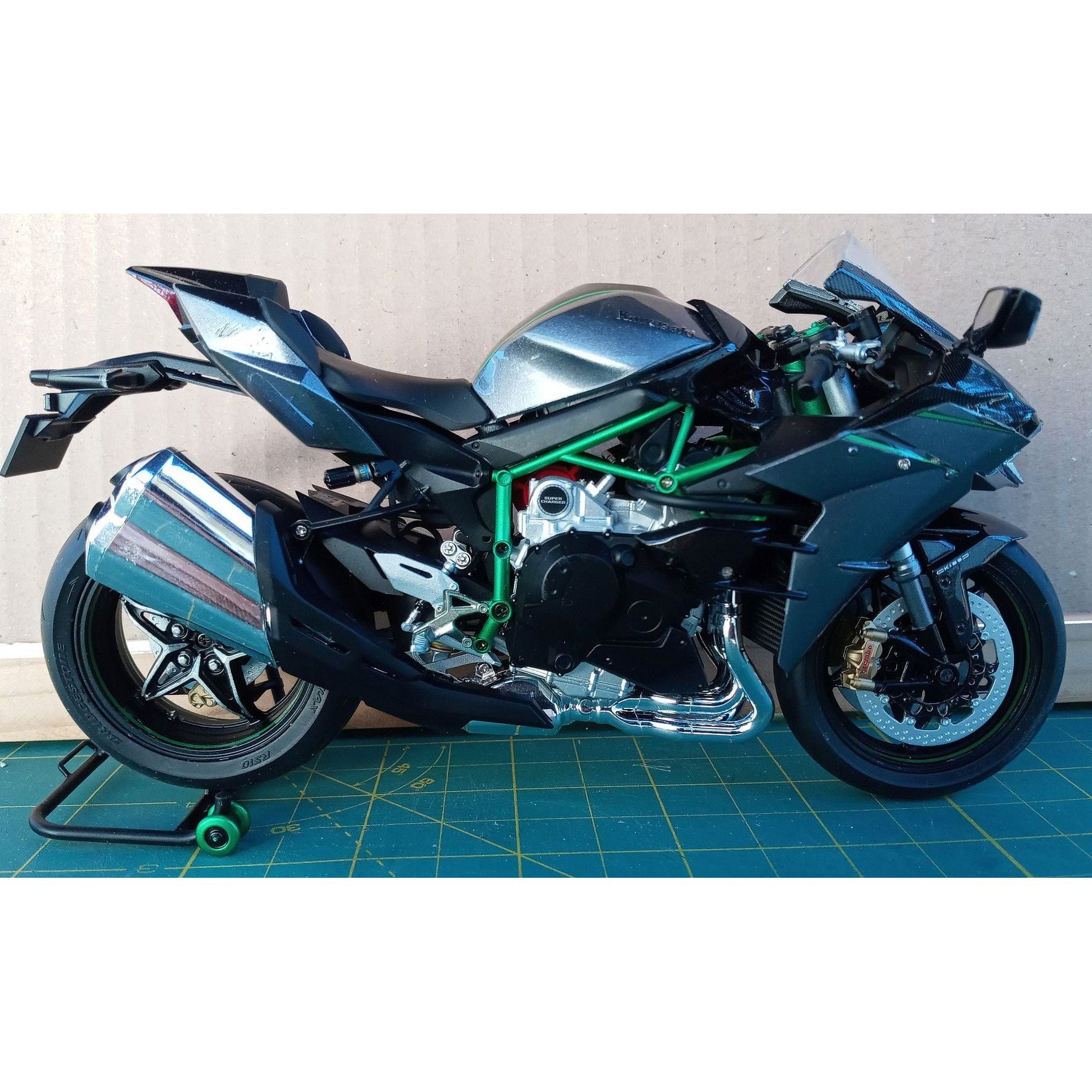Tamiya 1/12 Kwasaki Ninja H2 Carbon - Tamiya - ModelCars.com