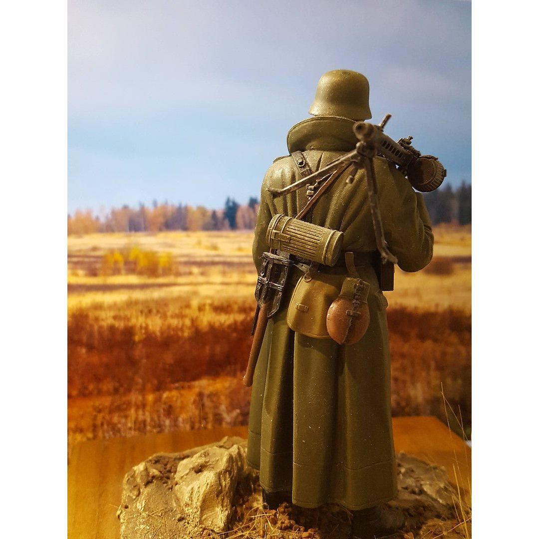 Tamiya 1/16 German Machine Gunner - Tamiya - ModelCars.com