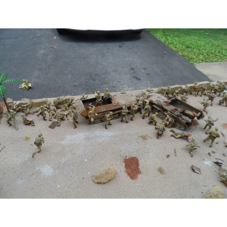 Tamiya 1/35 German Hanomag Sdkfz 251/1 Kit - Tamiya - ModelCars.com