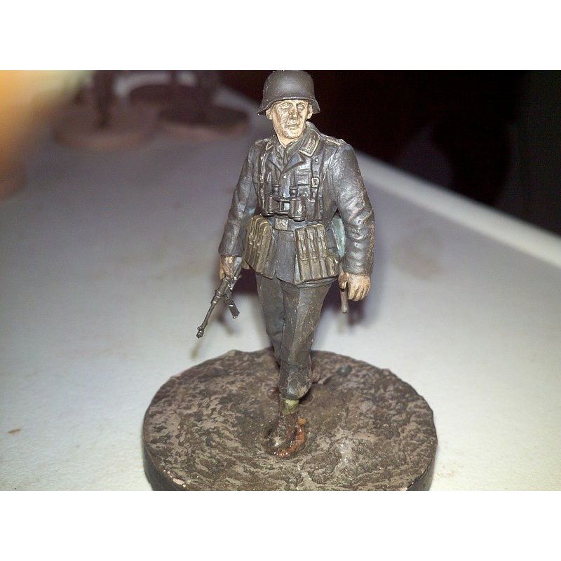 Tamiya 1/35 German Machine Gun Crew - Tamiya - ModelCars.com