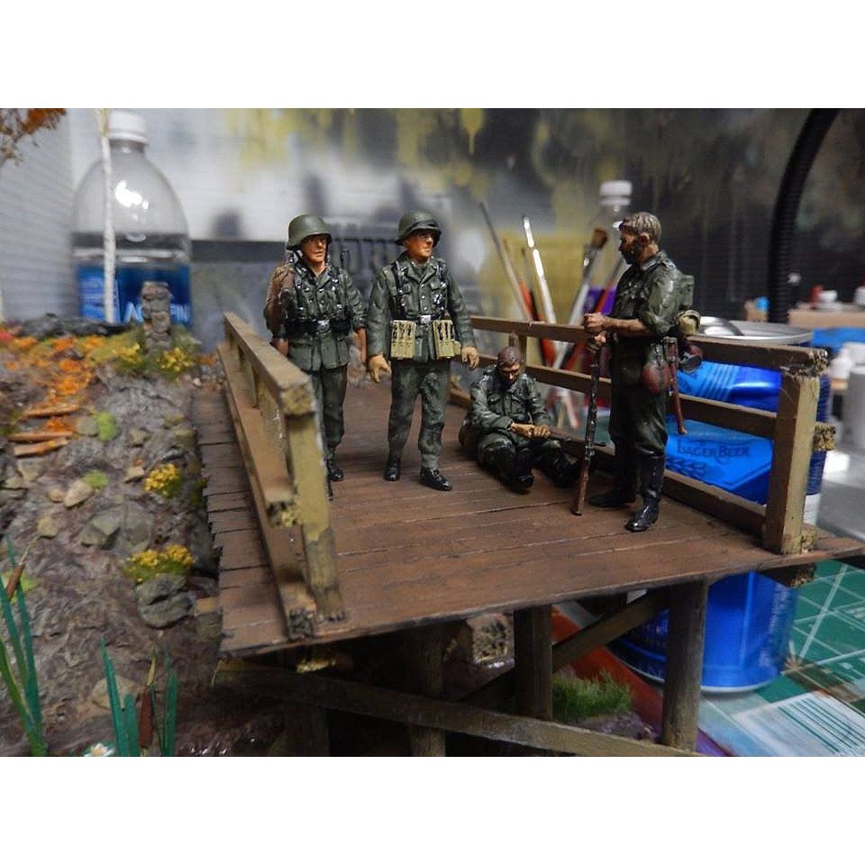 Tamiya 1/35 German Machine Gun Crew - Tamiya - ModelCars.com