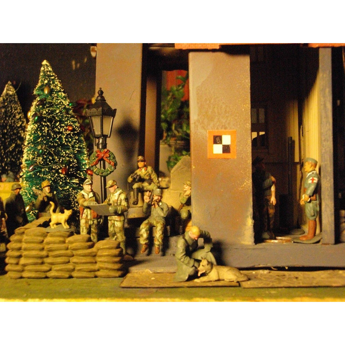 Tamiya 1/35 German Soldier at Field Briefing - Tamiya - ModelCars.com