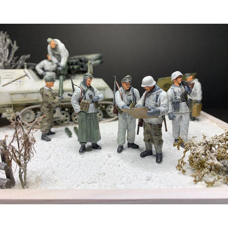 Tamiya 1/35 German Soldier at Field Briefing - Tamiya - ModelCars.com