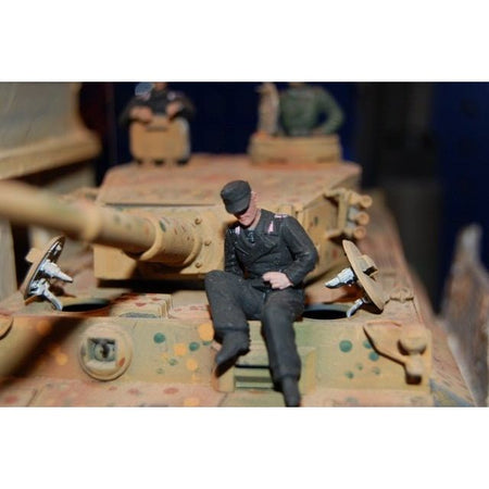 Tamiya 1/35 GERMAN TANK CREW AT REST - Tamiya - ModelCars.com