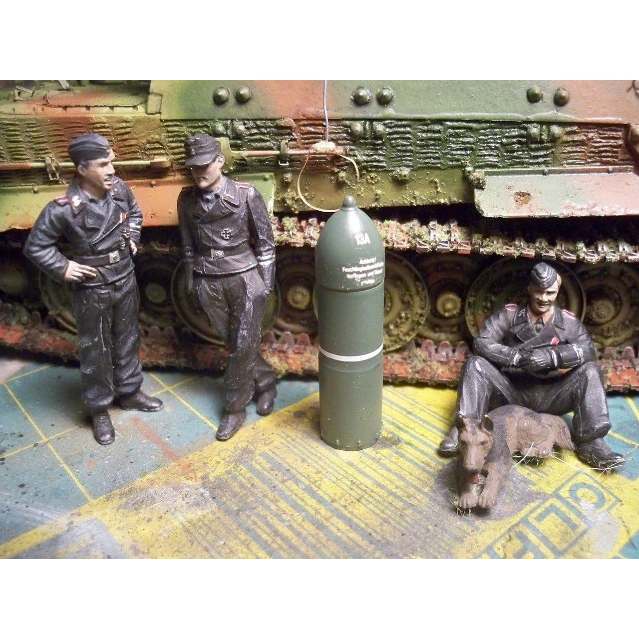 Tamiya 1/35 GERMAN TANK CREW AT REST - Tamiya - ModelCars.com