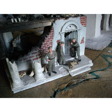 Tamiya 1/35 GERMAN TANK CREW AT REST - Tamiya - ModelCars.com