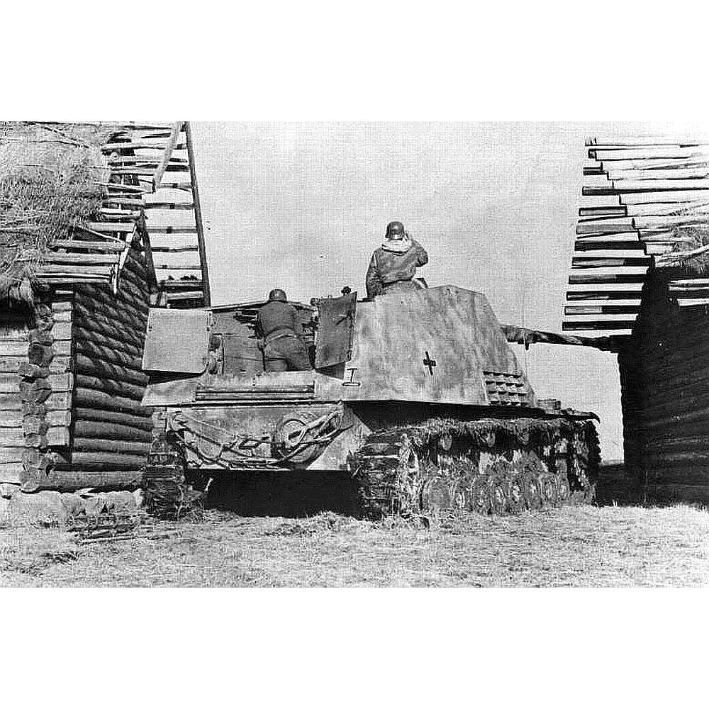 Tamiya 1/35 Nashorn Heavy Tank Destroyer - Tamiya - ModelCars.com