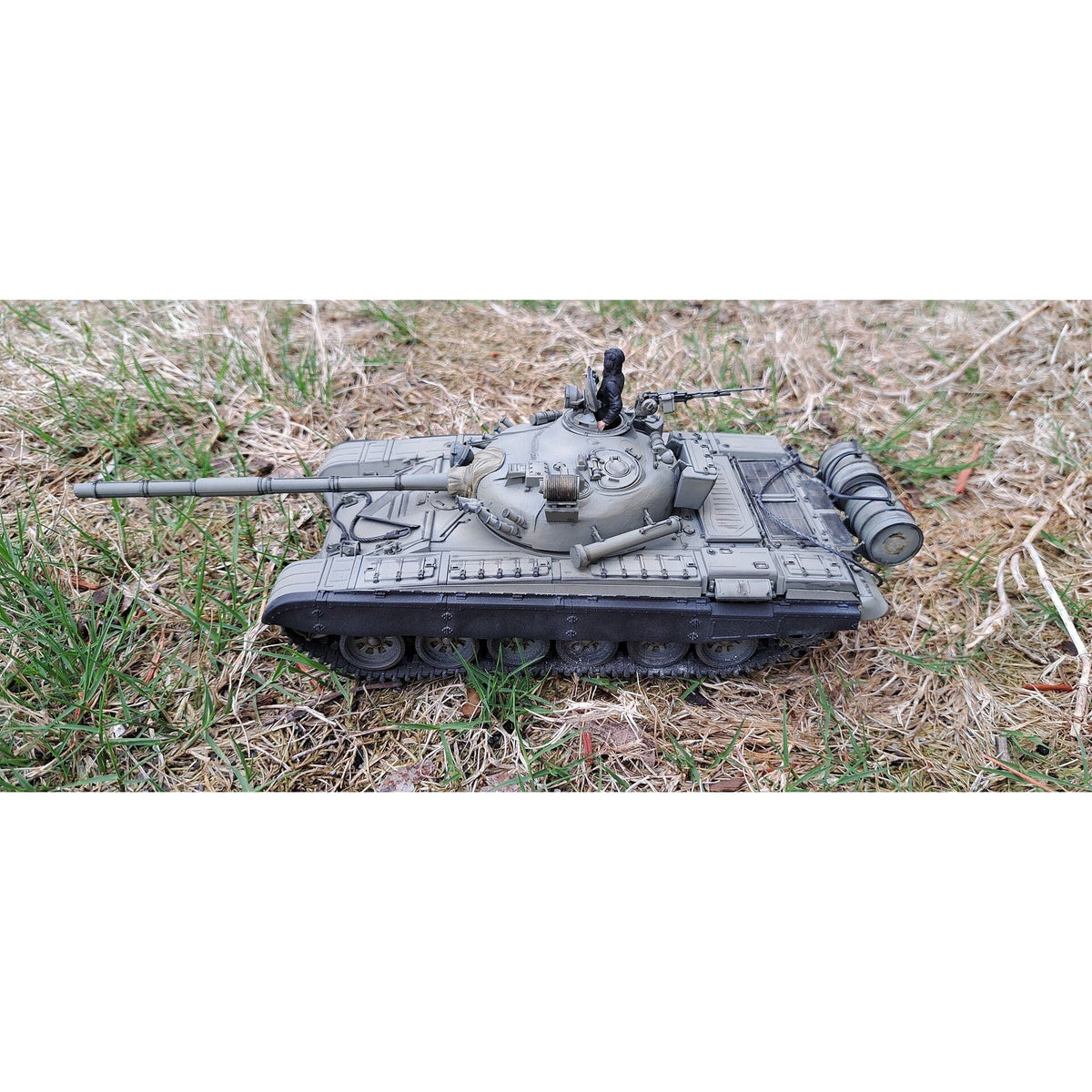 Tamiya 1/35 Russian Army Tank T72M1-Tamiya-ModelCars.com