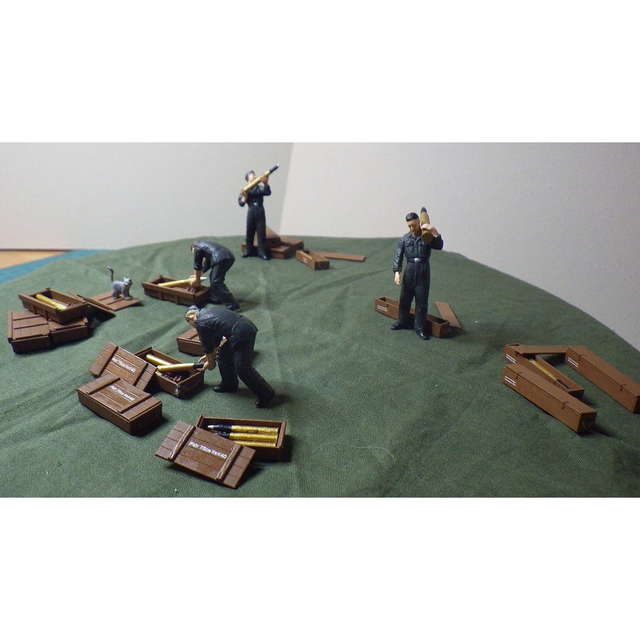 Tamiya 1/35 Scale German Tank Ammo - Loading Crew - Tamiya - ModelCars.com