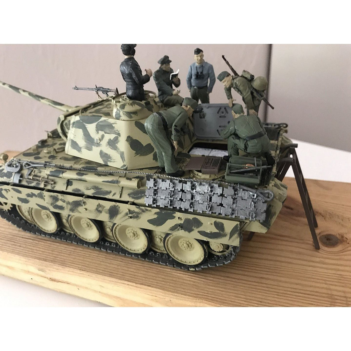 Tamiya 1/35 Scale German Tank Engine Maintenance Crew Set-Tamiya-ModelCars.com