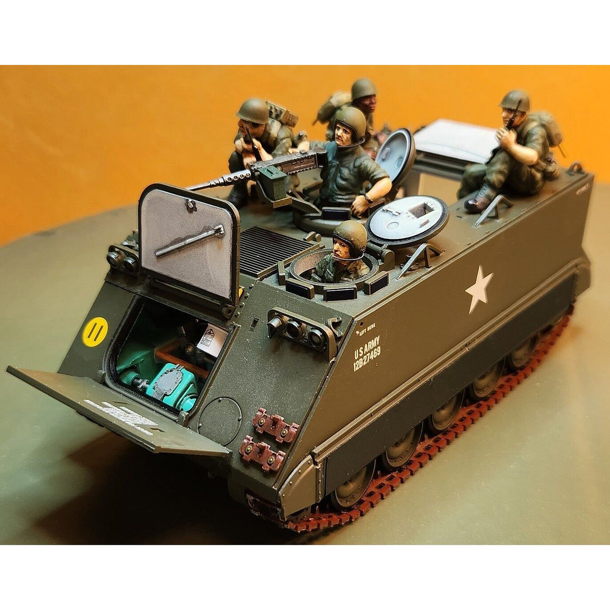 Tamiya 1/35 U.S. M113 A.P.C. KIT-Tamiya-ModelCars.com