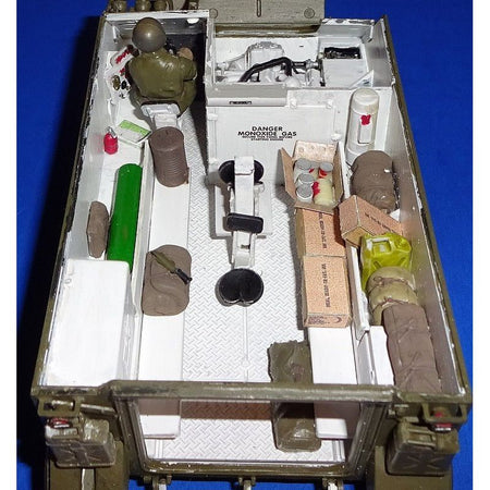 Tamiya 1/35 U.S. M113 A.P.C. KIT-Tamiya-ModelCars.com