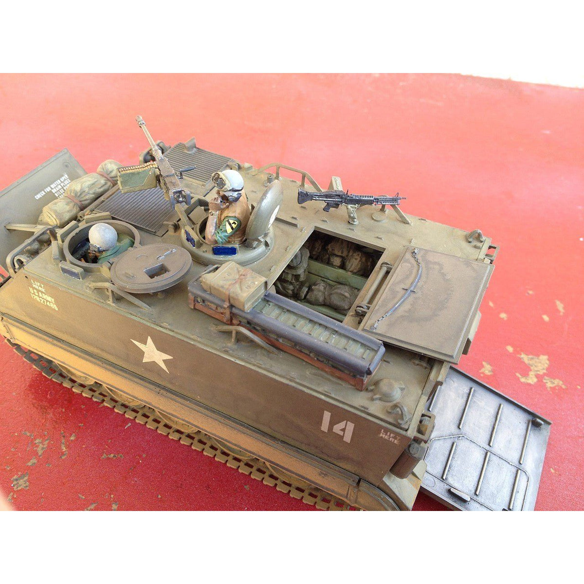 Tamiya 1/35 U.S. M113 A.P.C. KIT-Tamiya-ModelCars.com