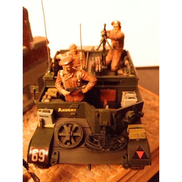 Tamiya British Univ Carrier MK.II-Tamiya-ModelCars.com