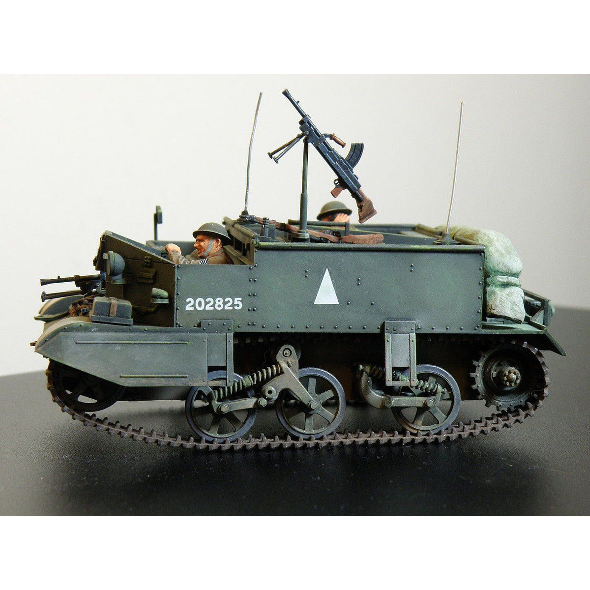 Tamiya British Univ Carrier MK.II-Tamiya-ModelCars.com