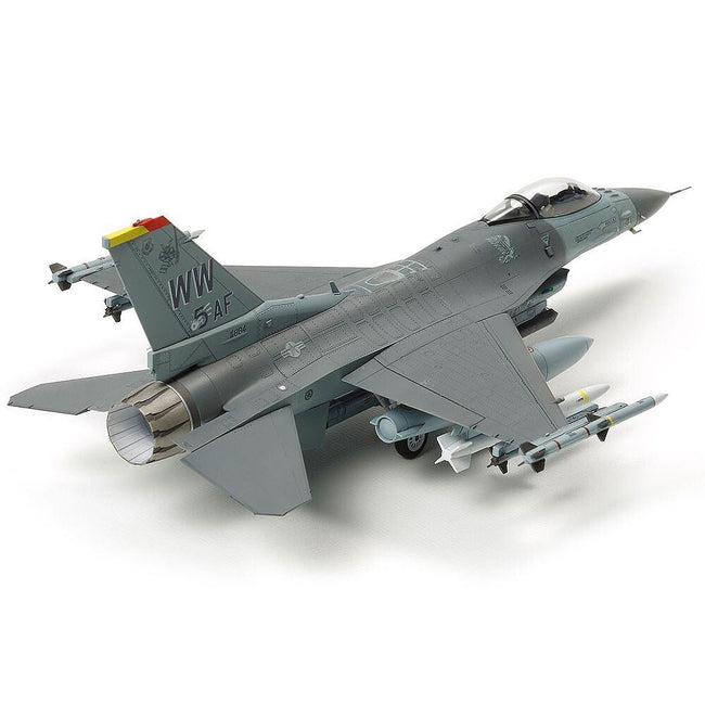 Tamiya F - 16 CJ Fighting Falcon 1/72 - Tamiya - ModelCars.com