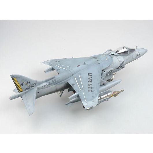 Trumpeter AV - 8B Night Attack Harrier II - Heartland - ModelCars.com