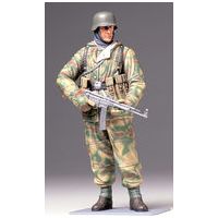 WWII German Infatryman (Reversible Winter Uniform) - Tamiya - ModelCars.com