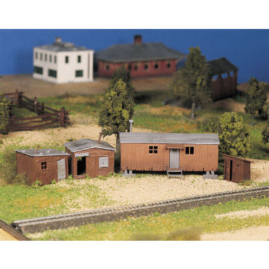 Bachmann Hobo Jungle (two shacks, box car, outhouse)