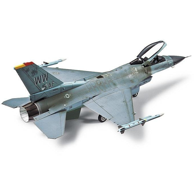 Tamiya 1/72 F-16 Cj Fighting Falcon