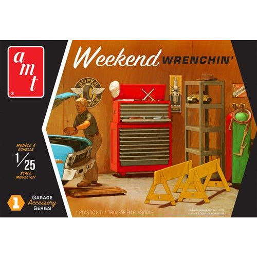 AMT 1-25 Garage Accessory Set  Model Kit