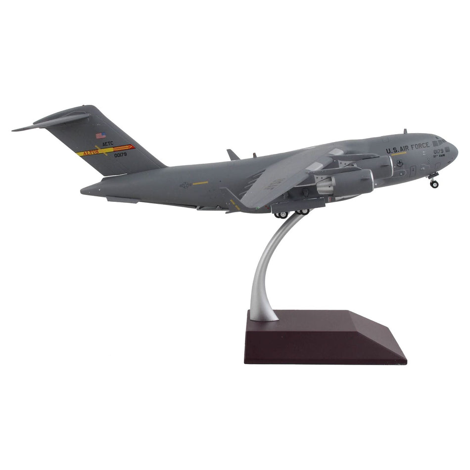 Boeing C-17 Globemaster III Transport Aircraft "Altus Air Force Base" United States Air Force "Gemini 200" Series 1/200 Diecast Model Airplane by GeminiJets