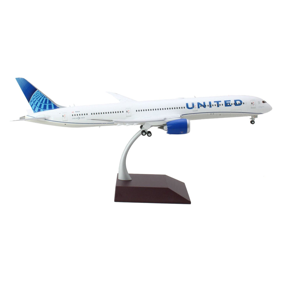 Boeing 787-10 Commercial Aircraft with Flaps Down "United Airlines" White with Blue Tail "Gemini 200" Series 1/200 Diecast Model Airplane by GeminiJets