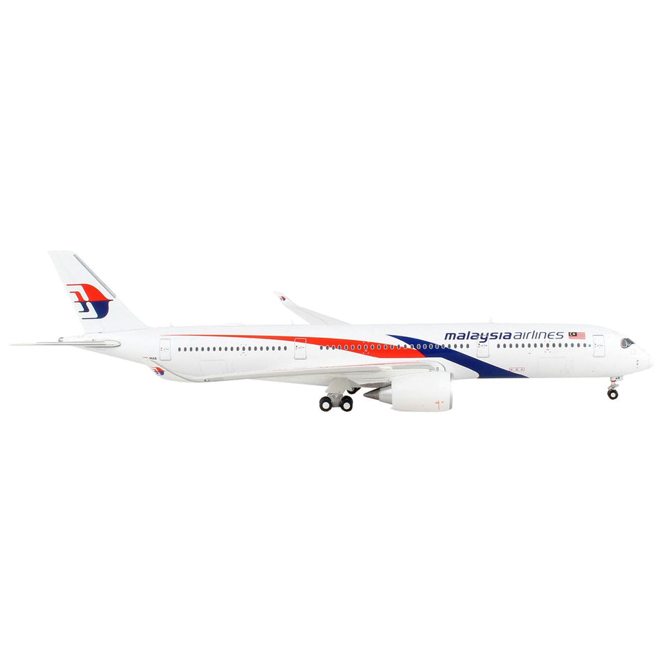 Airbus A350-900 Commercial Aircraft "Malaysia Airlines" White with Red and Blue Graphics 1/400 Diecast Model Airplane by GeminiJets