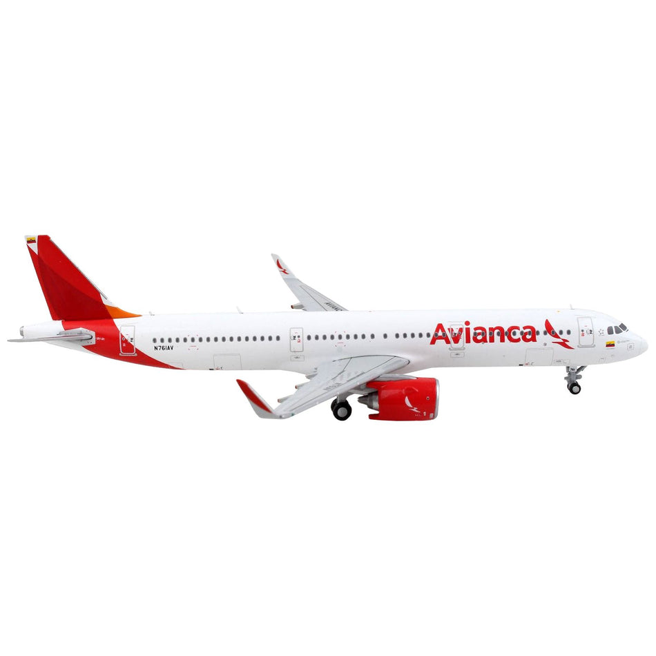 Airbus A321neo Commercial Aircraft "Avianca" White with Red Tail 1/400 Diecast Model Airplane by GeminiJets