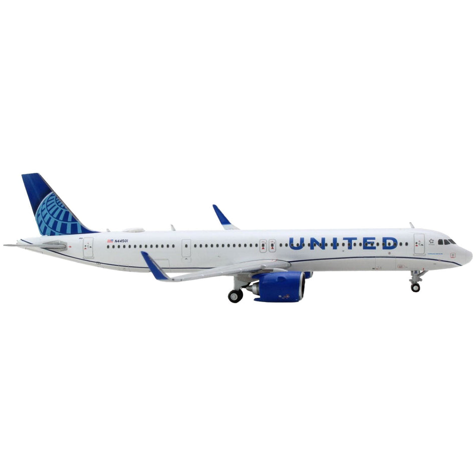 Airbus A321neo Commercial Aircraft "United Airlines" White with Blue Tail 1/400 Diecast Model Airplane by GeminiJets