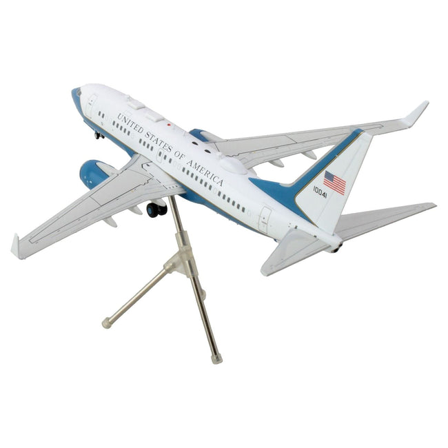 Boeing C-40B Commercial Aircraft "United States of America - Air Force" White and Blue "Gemini 200" Series 1/200 Diecast Model Airplane by GeminiJets-GeminiJets-ModelCars.com