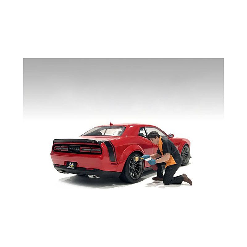 "Detail Masters" Figure 1 (Wheel Cleaning) for 1/18 Scale Models by American Diorama - American Diorama - ModelCars.com