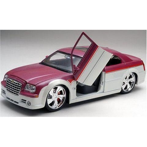 GreenLight 1/64 Scale 2013 Chrysler 300 C (Brown) - Heartland - ModelCars.com