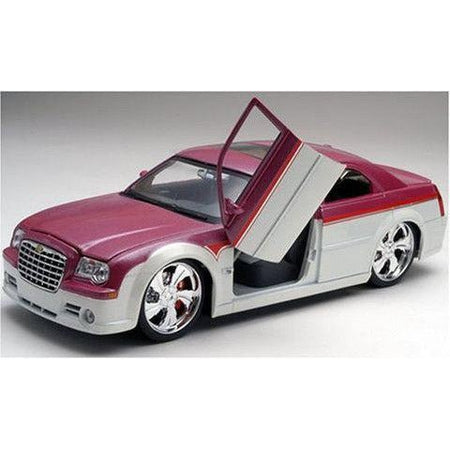 GreenLight 1/64 Scale 2013 Chrysler 300 C (Brown) - Heartland - ModelCars.com