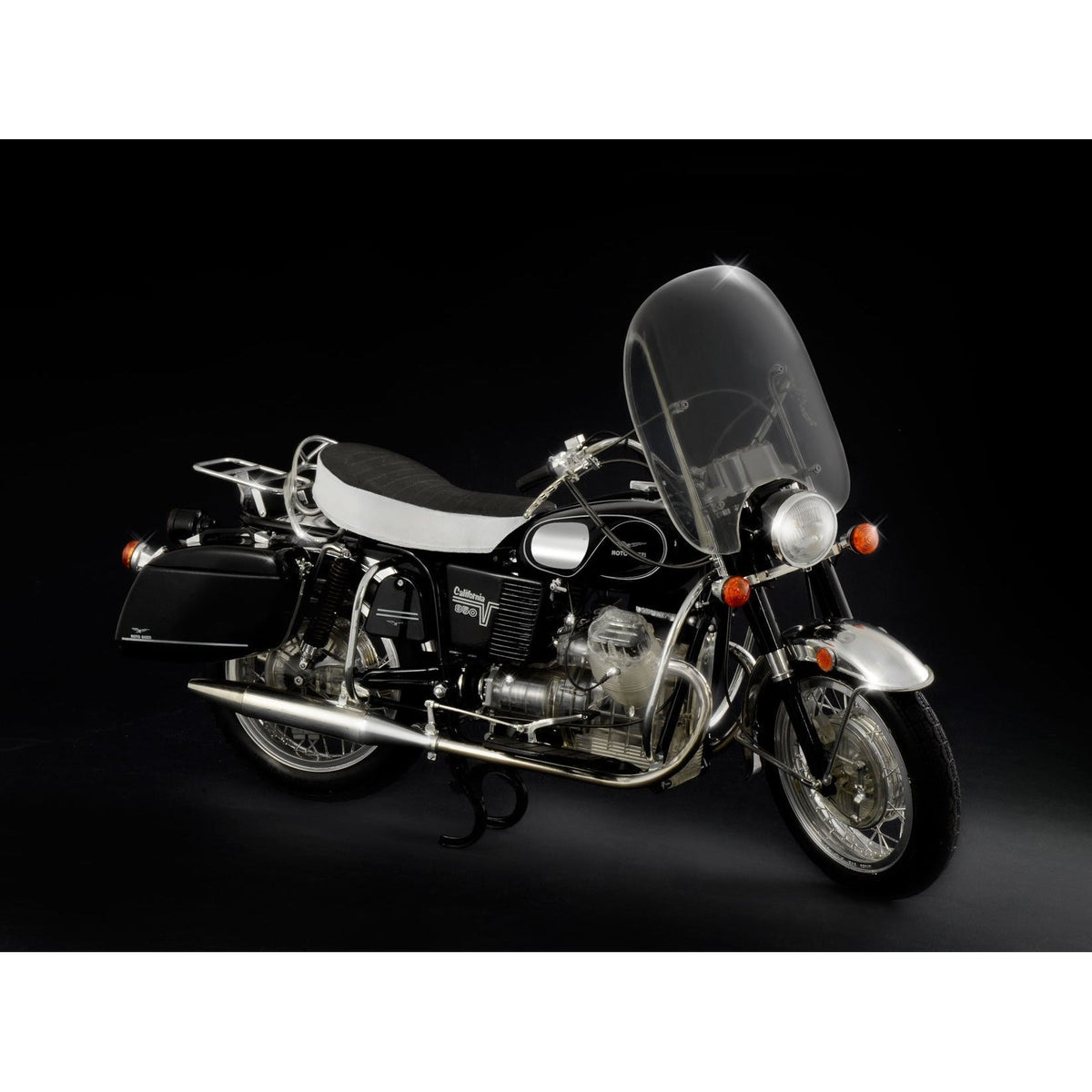 Italeri 1/6 Moto Guzzi V850 California-Italeri-ModelCars.com