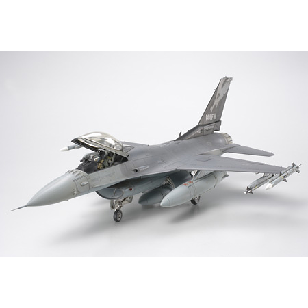 Tamiya 1/48 Scale Scale Lockheed Martin F-16C (Block 25/32)