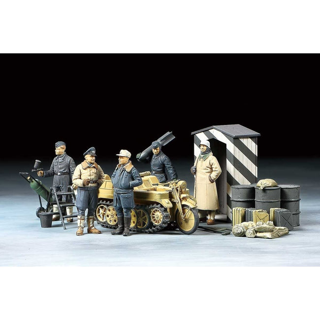 Tamiya 1/48 Luftwaffe Crew (Winter) - Tamiya - ModelCars.com