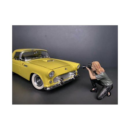 "Weekend Car Show" Figurine III for 1/24 Scale Models by American Diorama-American Diorama-ModelCars.com