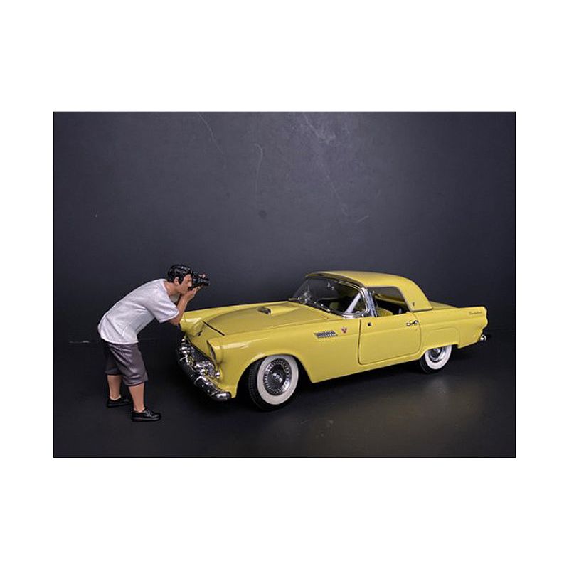 "Weekend Car Show" Figurine IV for 1/24 Scale Models by American Diorama - American Diorama - ModelCars.com